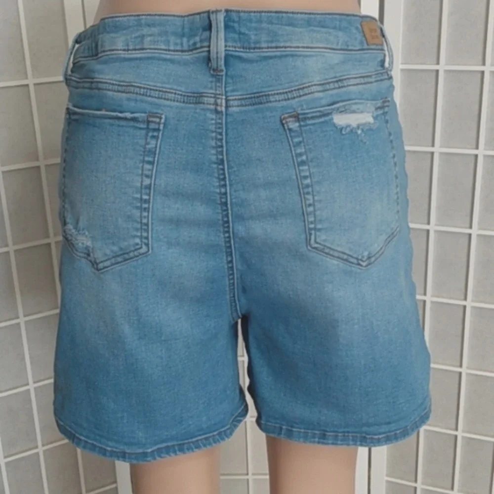 Simple Society Womens‎ Denim Distressed Ripped Blue Jean Shorts Size 17/33